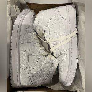 Women’s air Jordan 1 mid brand new, never worn